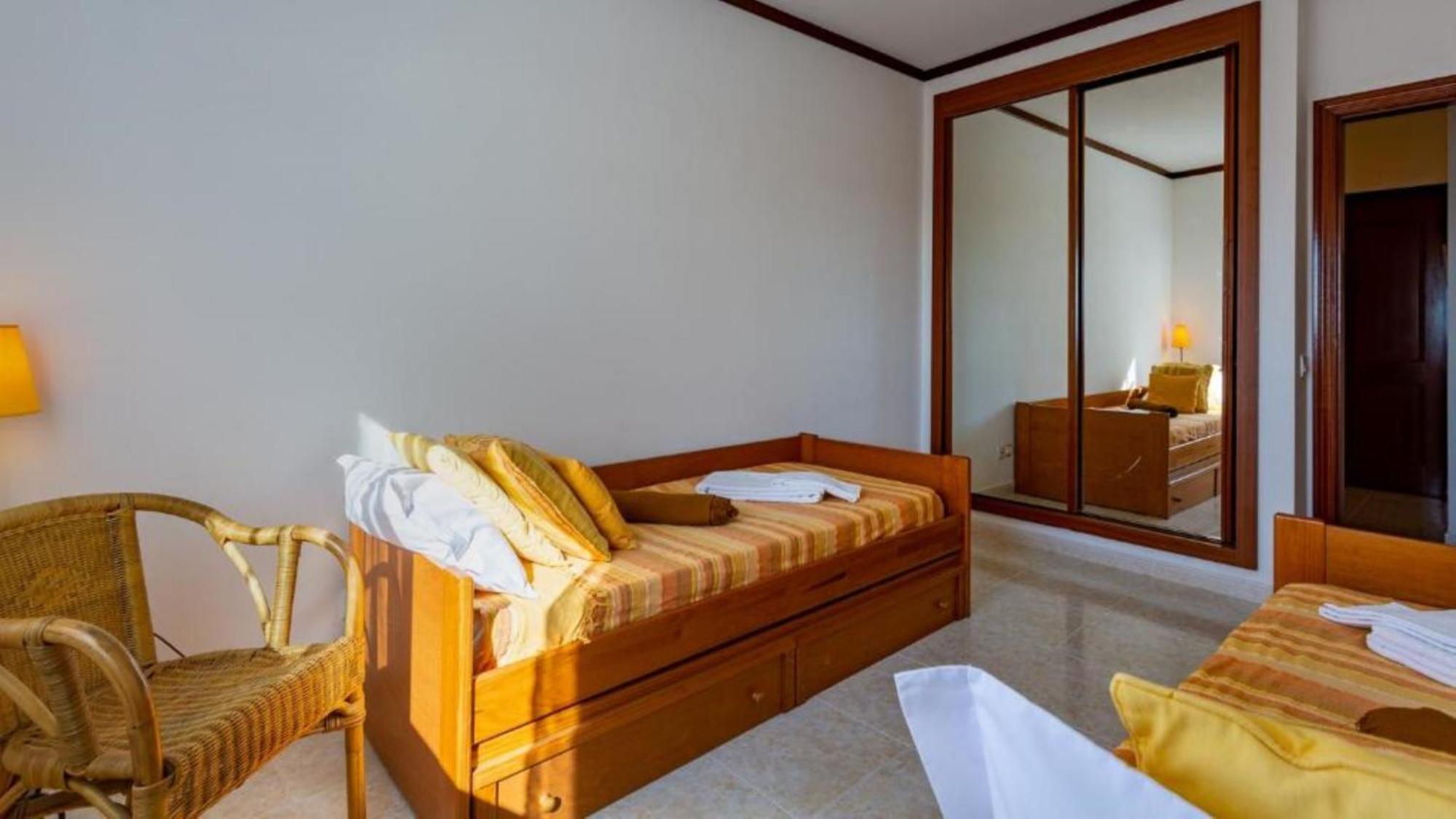 Alvor 2 Bedrooms Balcony Flat Exteriör bild